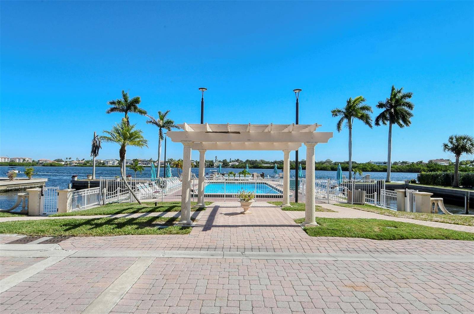 Sarasota, FL 34242,5963 MIDNIGHT PASS RD #355