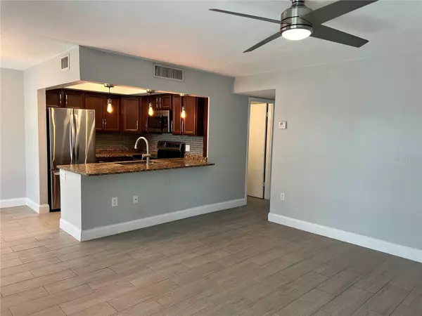 Sarasota, FL 34231,4035 S SCHOOL AVE #D9
