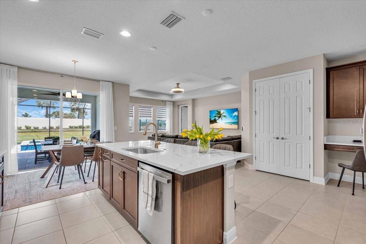 Bradenton, FL 34211,17502 SAVORY MIST CIR