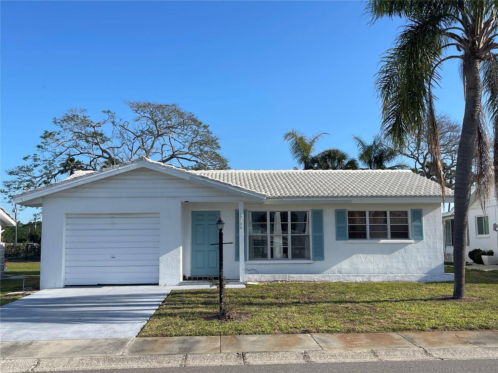 3705 CHINABERRY RD, Bradenton, FL 34208