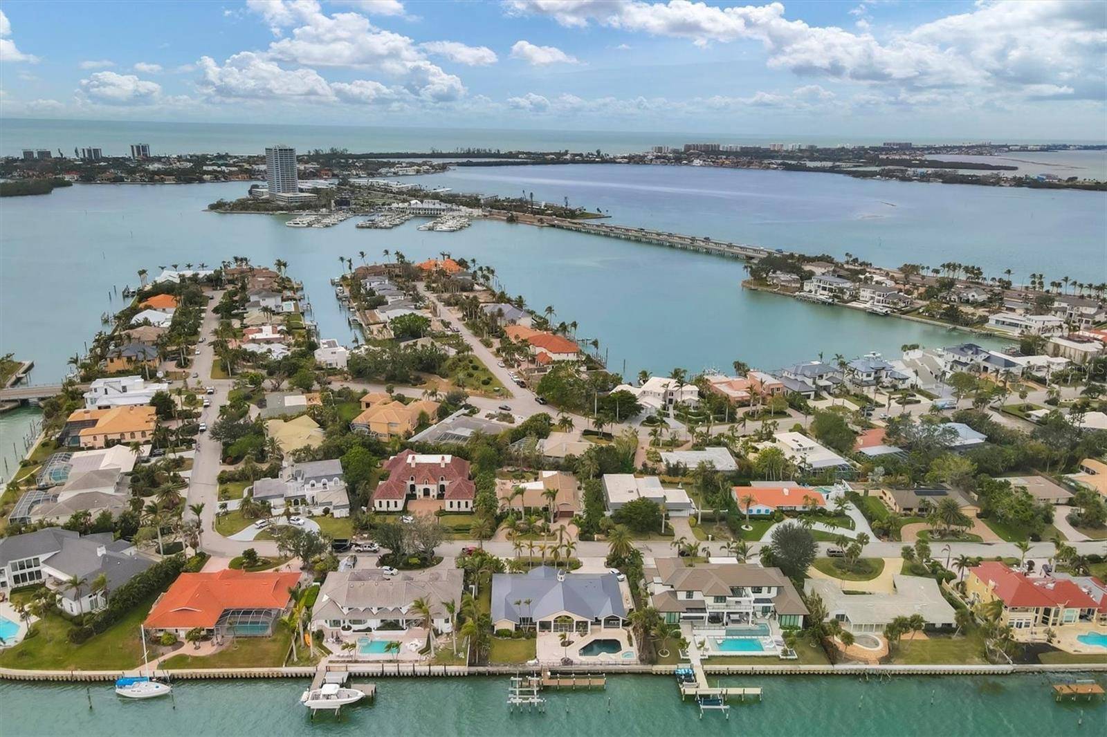 Sarasota, FL 34236,250 ROBIN DR