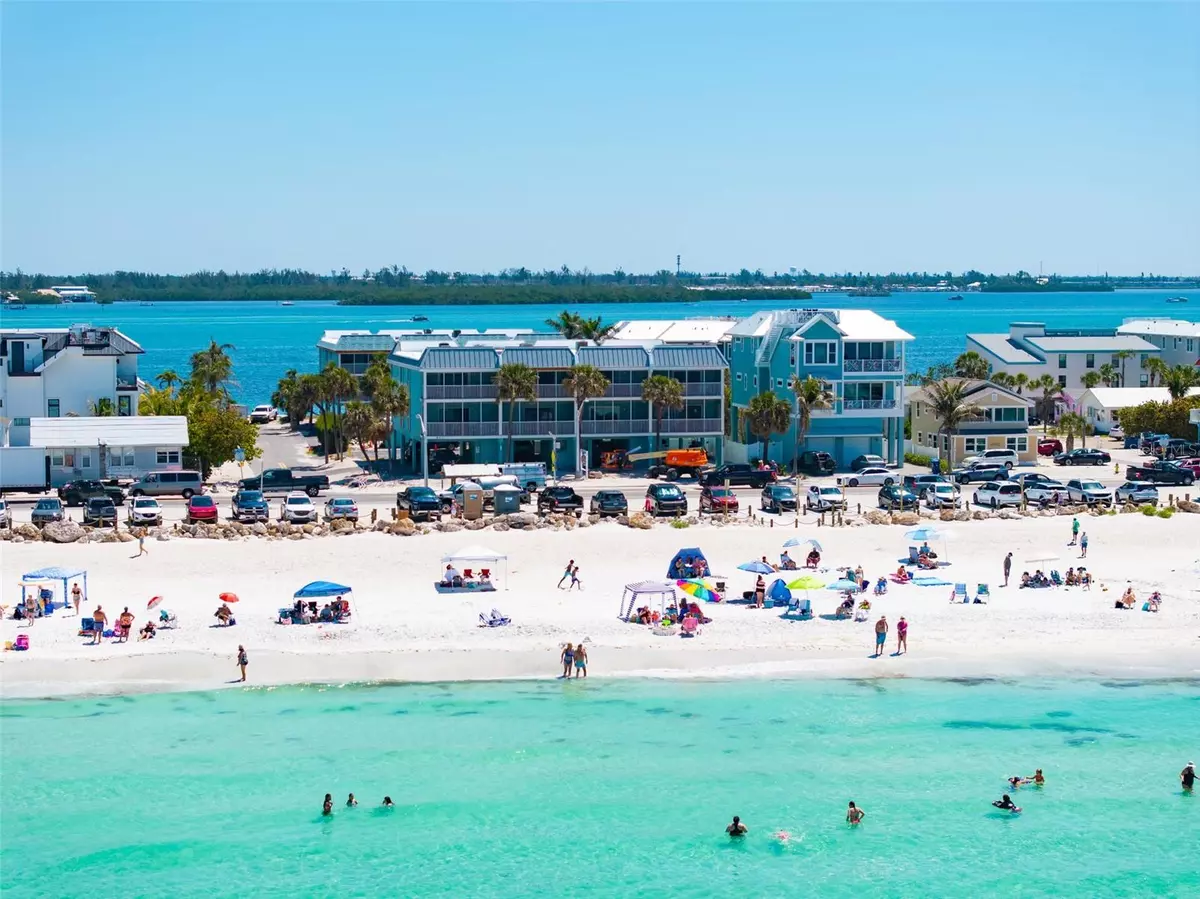 Bradenton Beach, FL 34217,901 GULF DR S #14