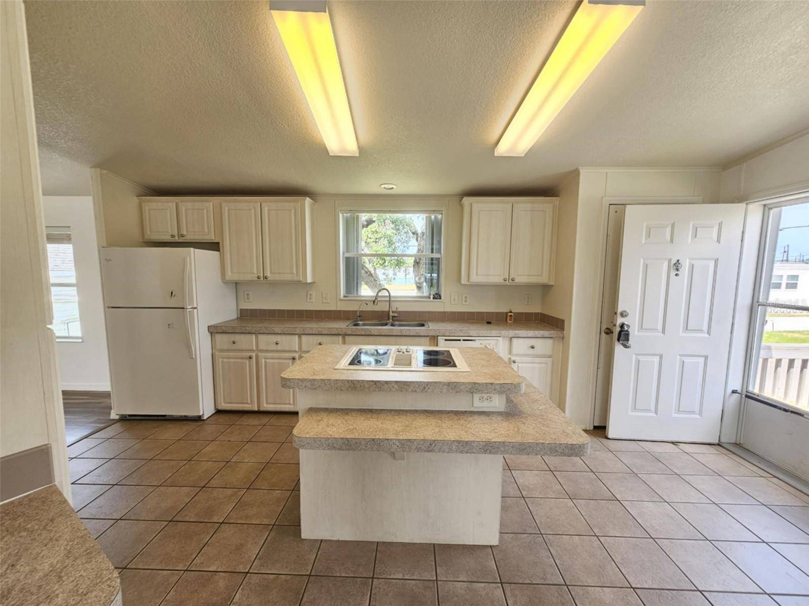 Palmetto, FL 34221,330 3RD STREET DR W