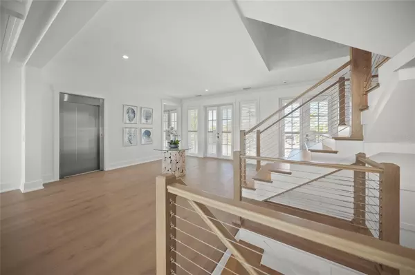 Holmes Beach, FL 34217,619 KEY ROYALE DR