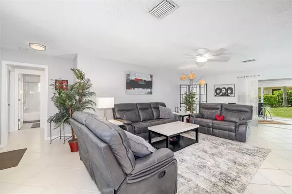 Sarasota, FL 34243,6940 W COUNTRY CLUB DR N #V-77