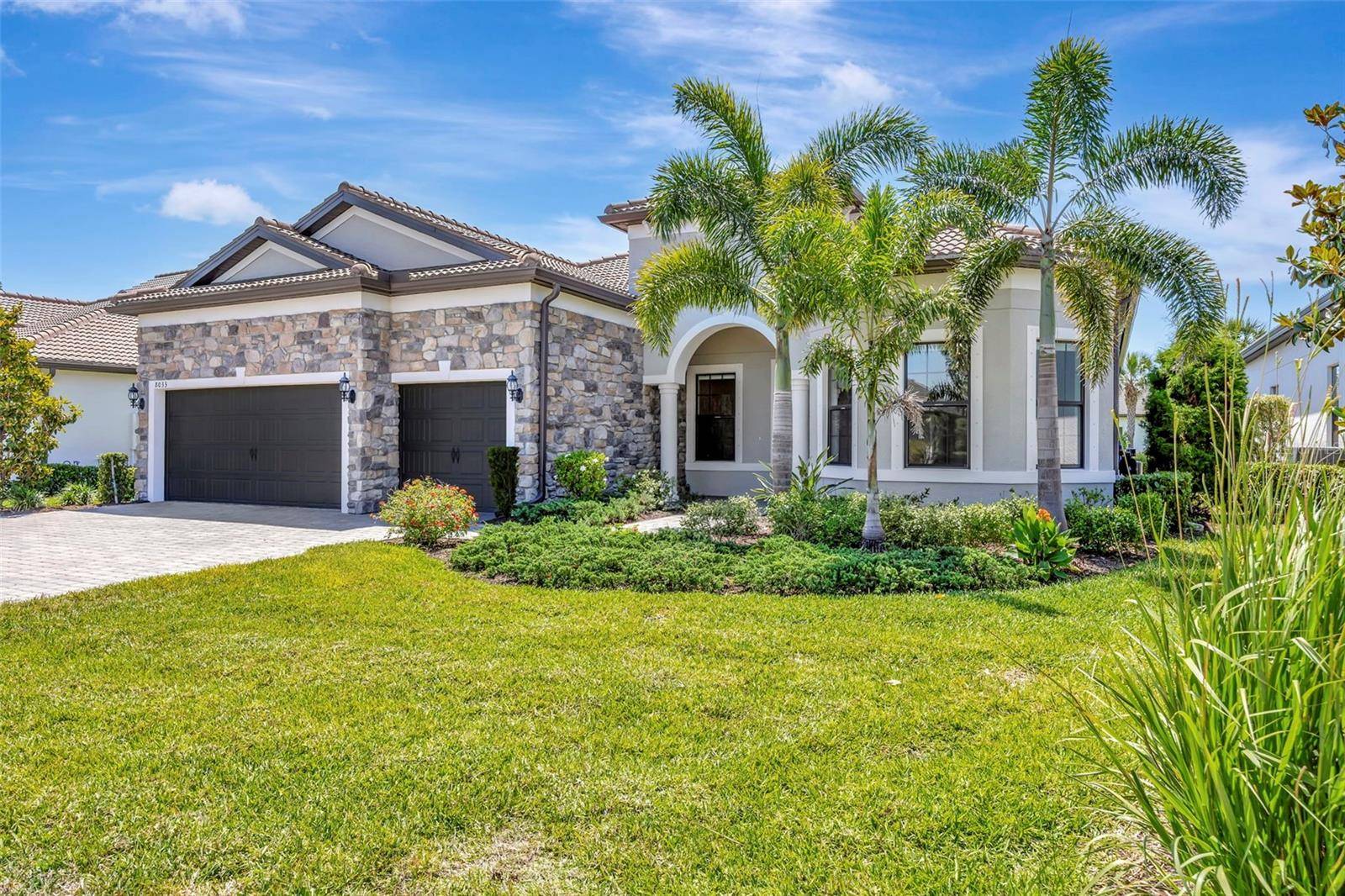 Sarasota, FL 34240,8033 GRANDE SHORES DR