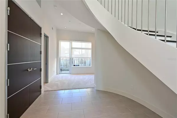 Sarasota, FL 34236,221 COSMOPOLITAN CT