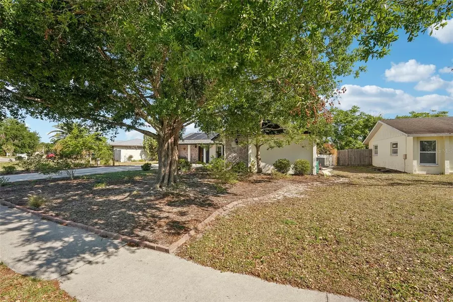 5728 WHISTLEWOOD CIR, Sarasota, FL 34232