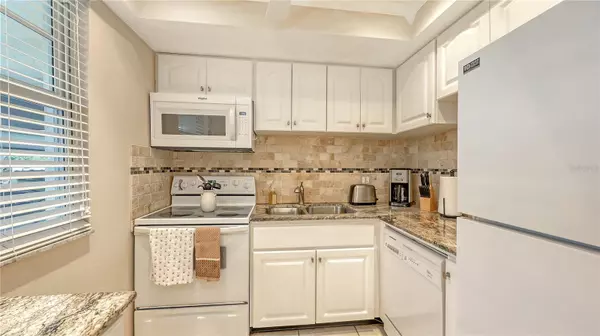 Longboat Key, FL 34228,4350 CHATHAM DR #E-105