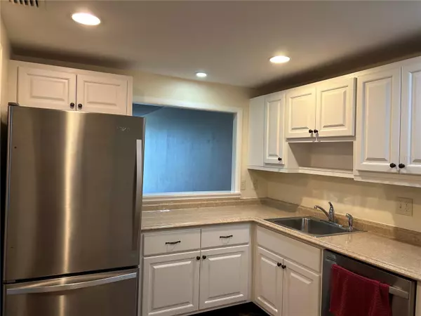 Sarasota, FL 34243,7461 W COUNTRY CLUB DR N #208
