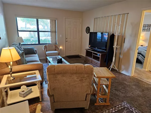 Bradenton, FL 34205,425 30TH AVE W #C104