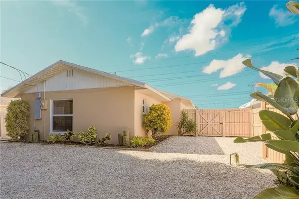 2907 HYDE PARK ST, Sarasota, FL 34239