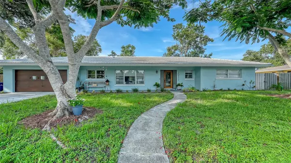 2932 UPPER TANGELO DR, Sarasota, FL 34239