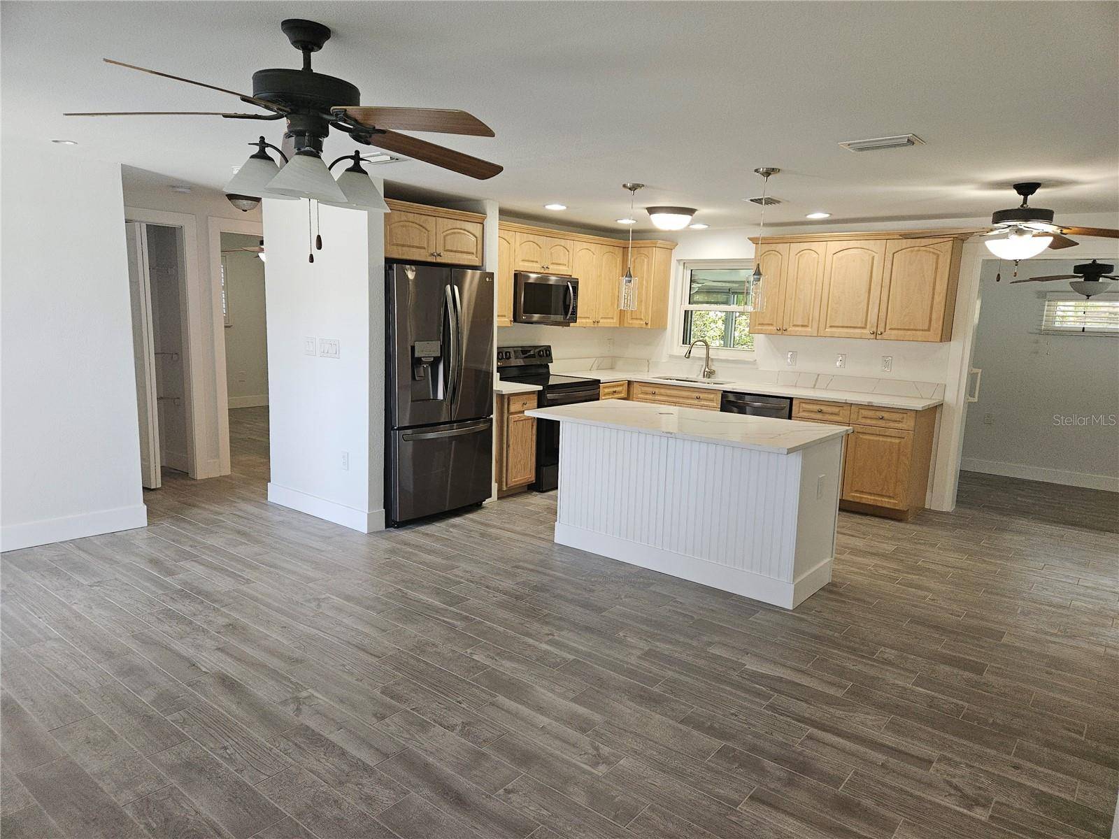 Holmes Beach, FL 34217,213 64TH ST