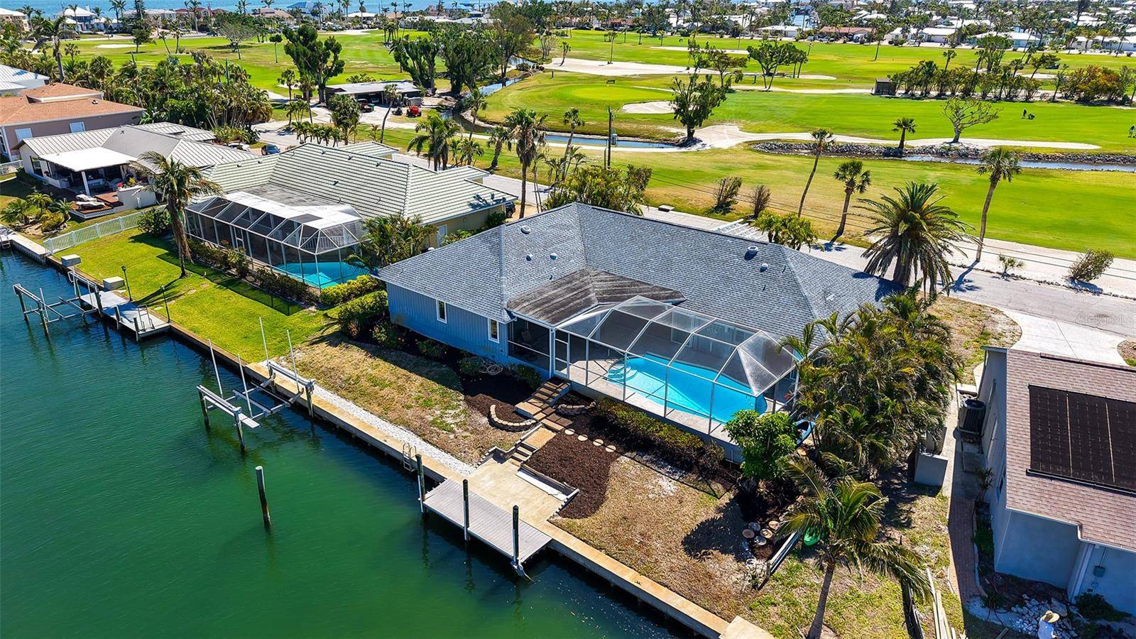 Holmes Beach, FL 34217,621 IVANHOE LN