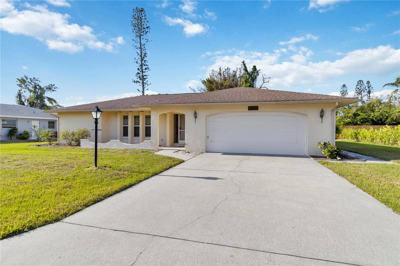 2271 PINE VIEW CIR, Sarasota, FL 34231