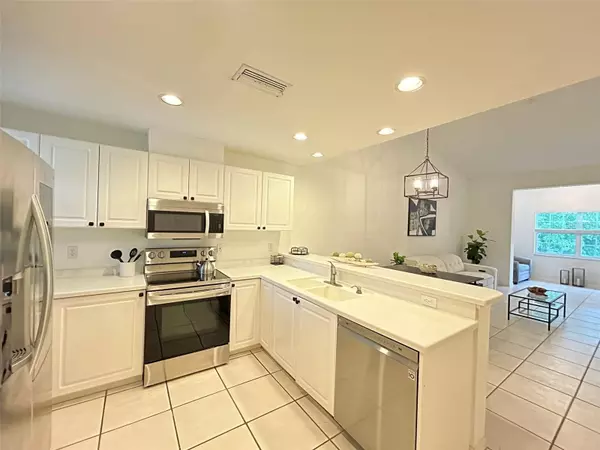 Bradenton, FL 34210,3803 54TH DR W #202