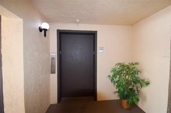Bradenton, FL 34205,625 30TH AVE W #G210