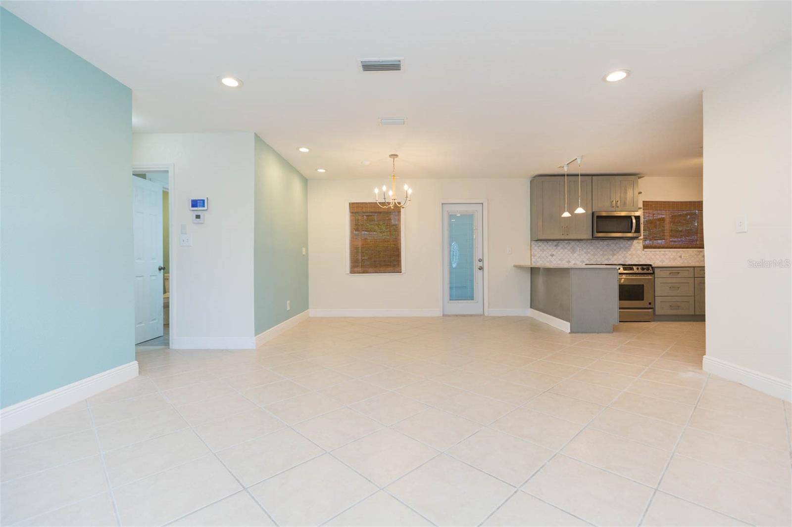St Petersburg, FL 33702,301 89TH AVE NE