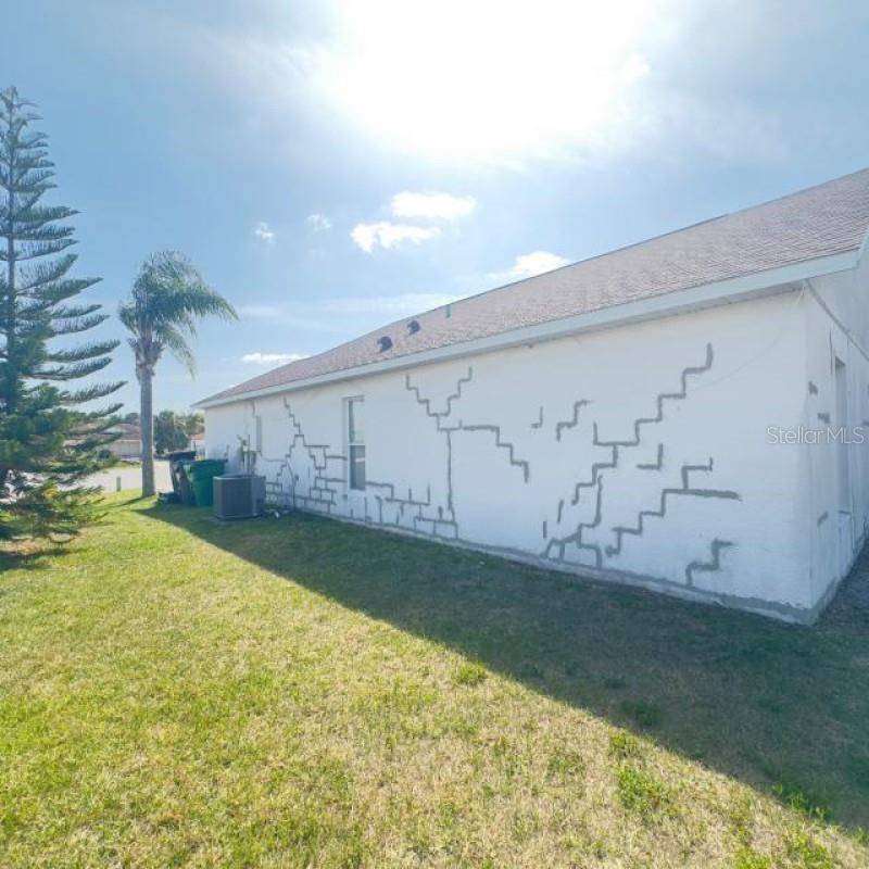 Kissimmee, FL 34759,323 MIAMI LN