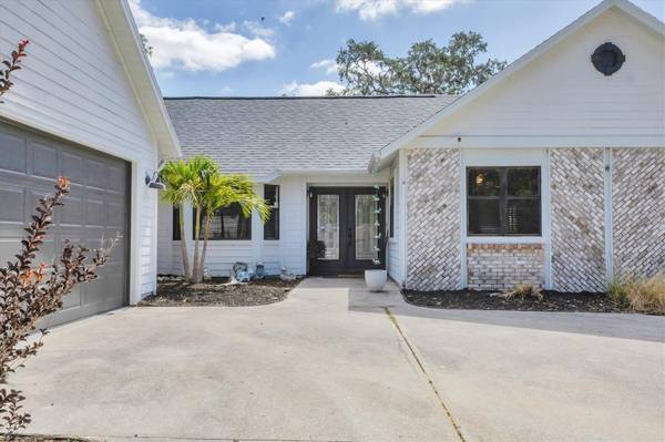2049 E LEEWYNN DR, Sarasota, FL 34240
