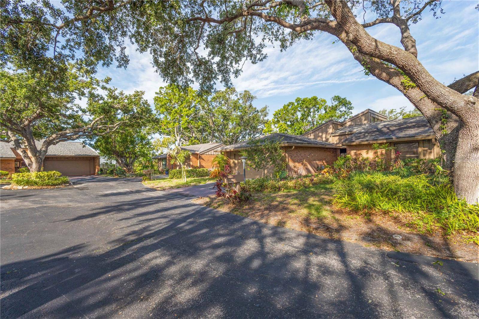 Bradenton, FL 34209,1502 WATER OAK WAY S