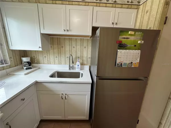 Bradenton Beach, FL 34217,2315 AVENUE C #7