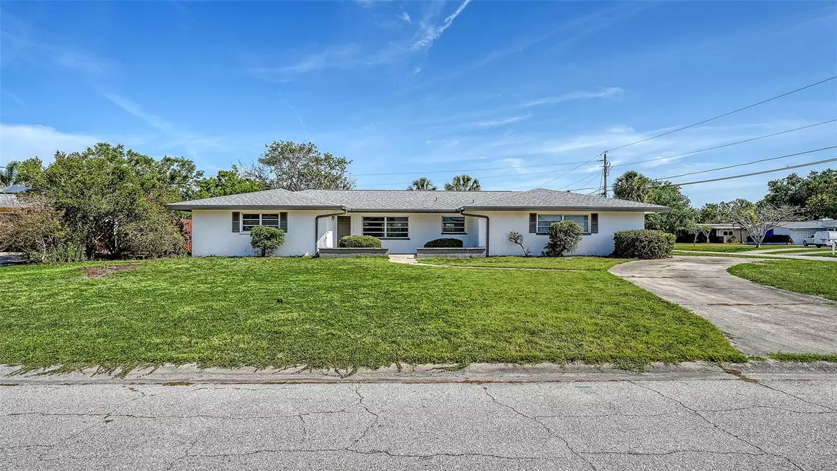 Sarasota, FL 34239,2702 BEDFORD WAY