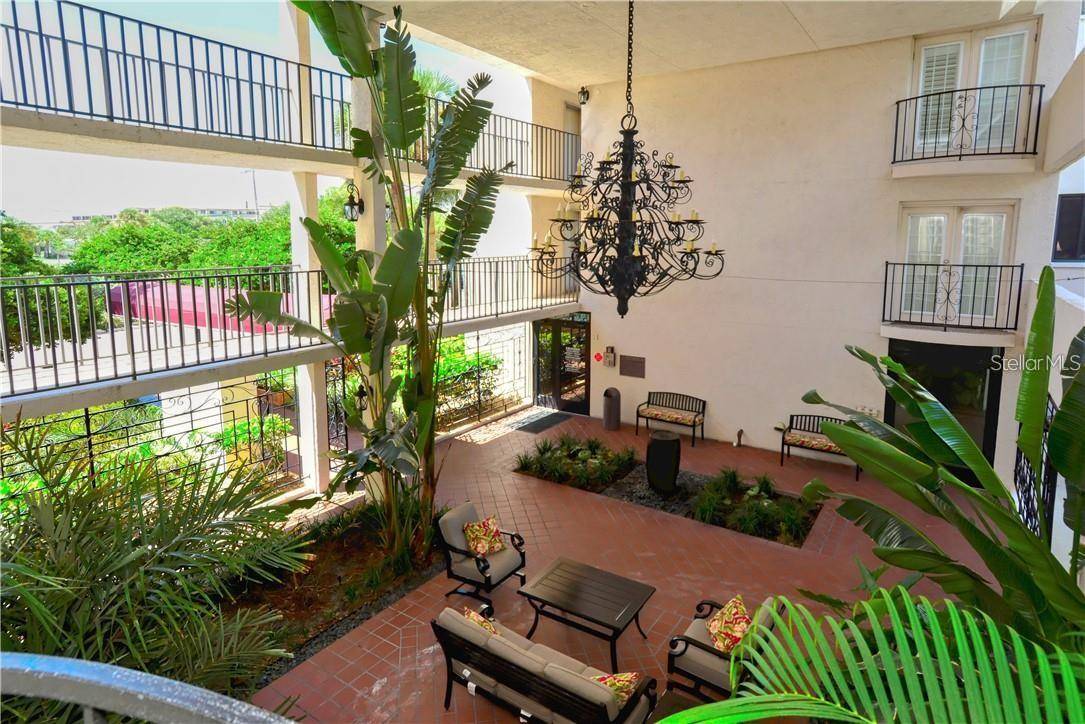 Sarasota, FL 34242,6285 MIDNIGHT PASS RD #403