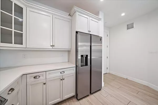 Sarasota, FL 34236,555 N ORANGE AVE #307