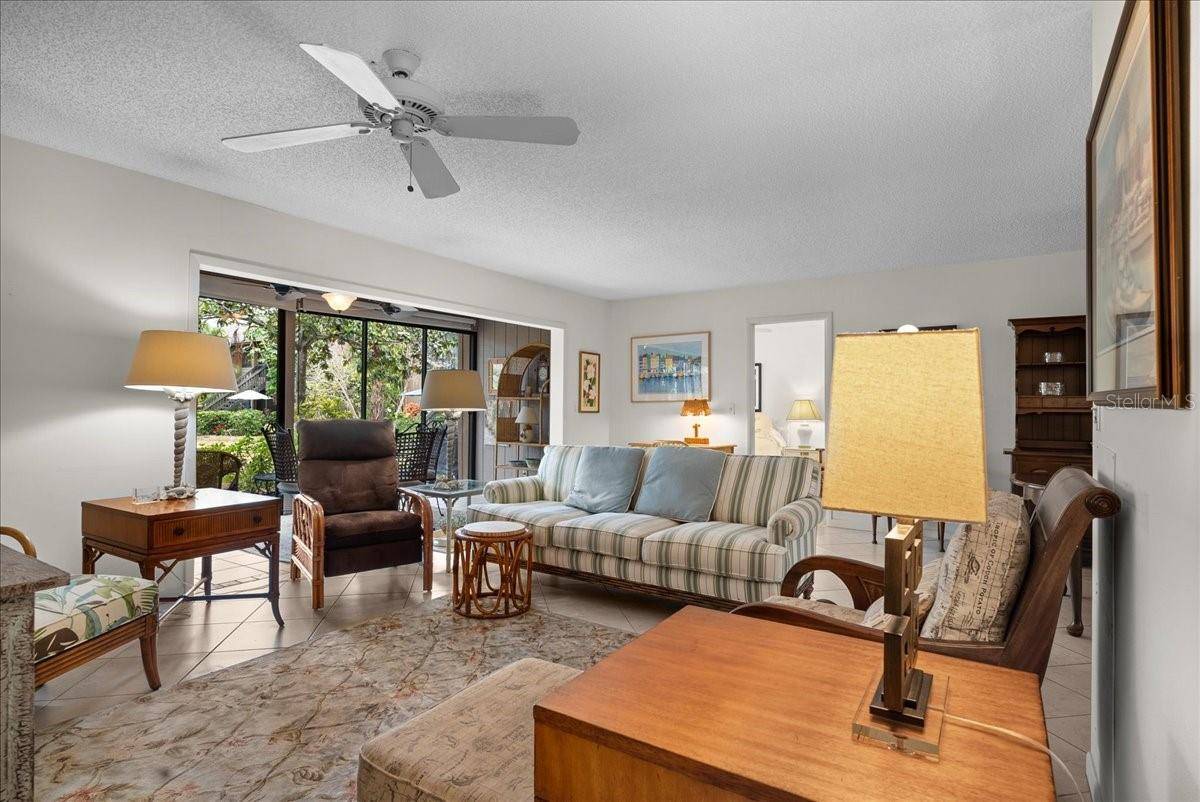 Sarasota, FL 34231,1703 PELICAN COVE RD #356