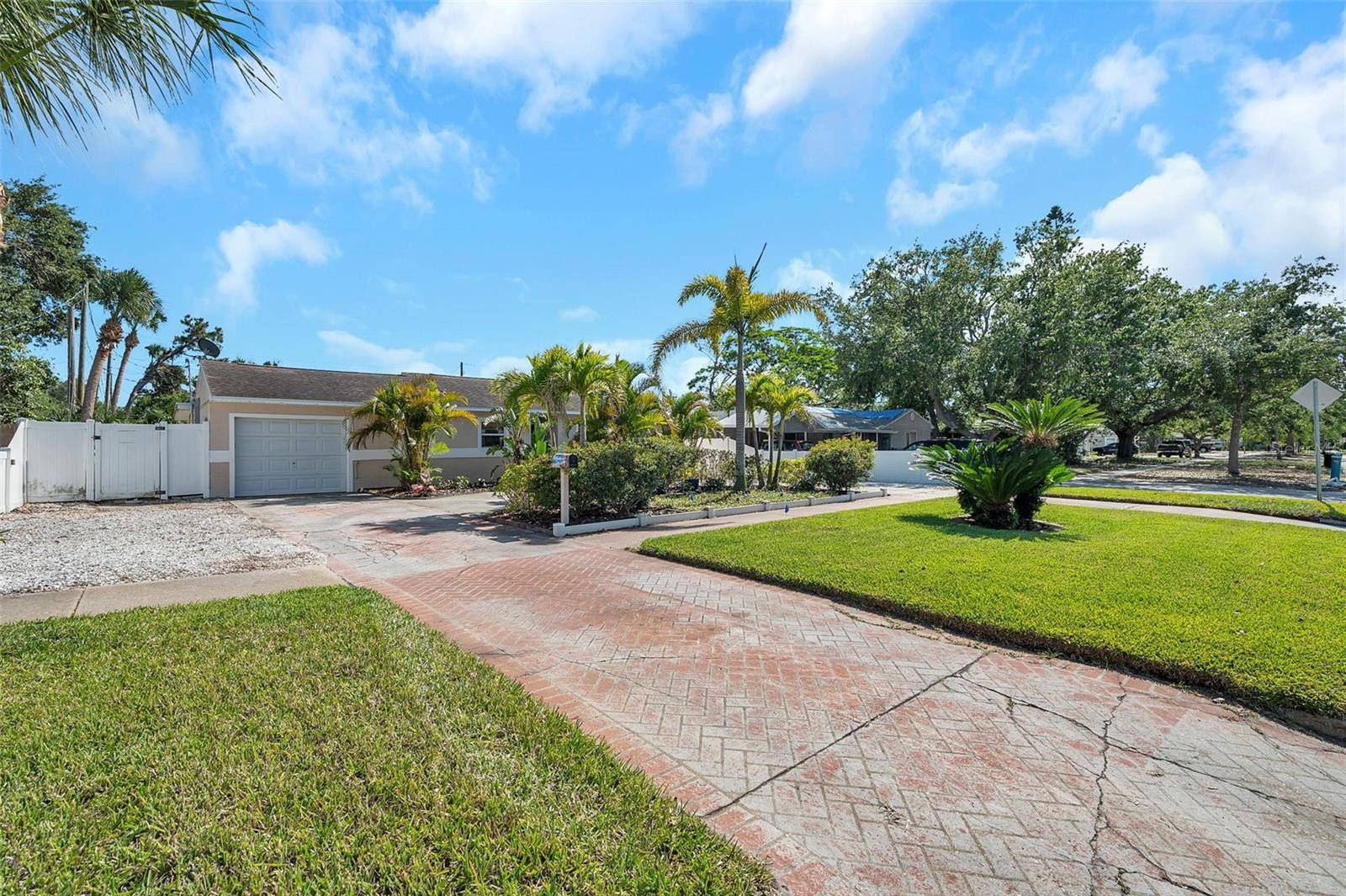 7508 9TH AVE N, St Petersburg, FL 33710