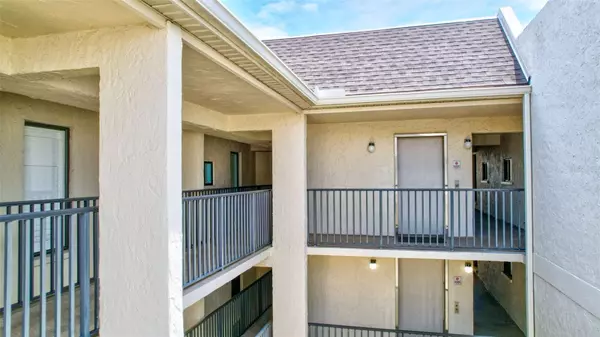 Sarasota, FL 34242,6157 MIDNIGHT PASS RD #E65