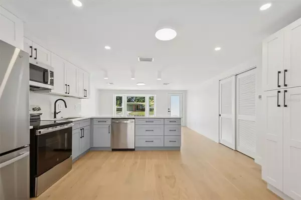 Sarasota, FL 34237,2655 BAY ST