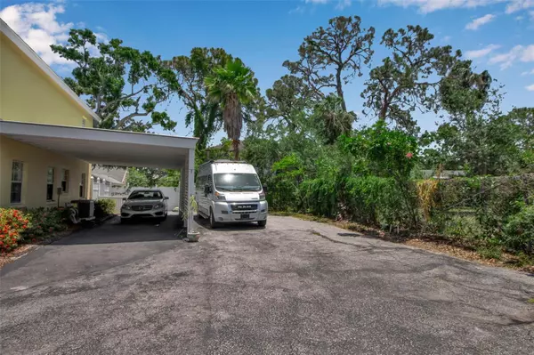 Sarasota, FL 34236,508 HOWARD CT