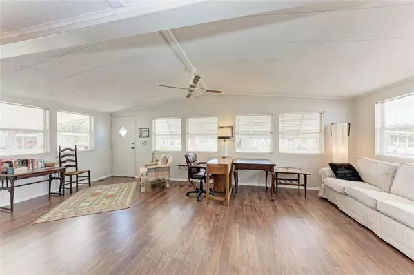 Palmetto, FL 34221,5619 BAYSHORE RD #164