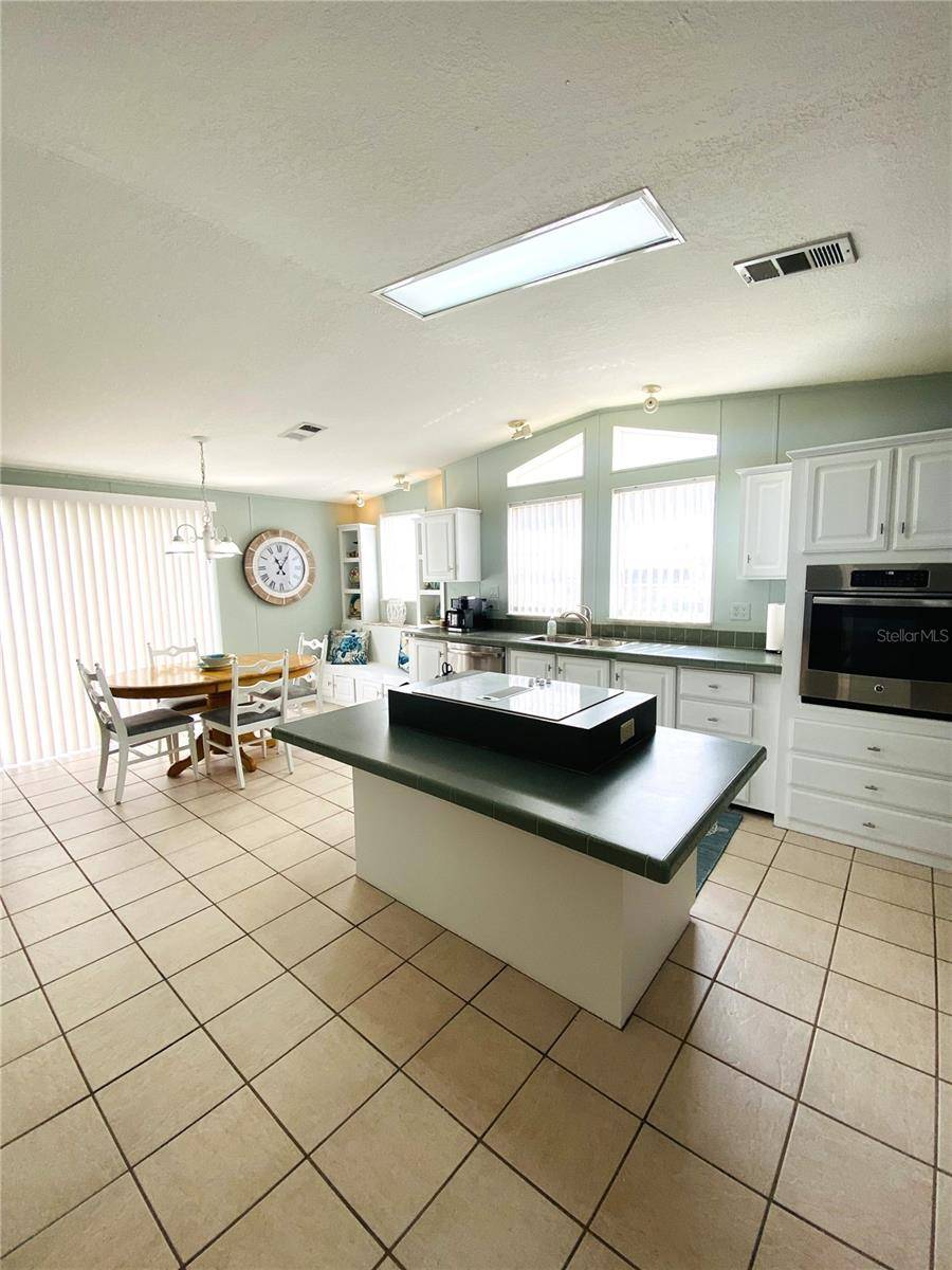 Bradenton, FL 34207,6626 DAKOTA ST