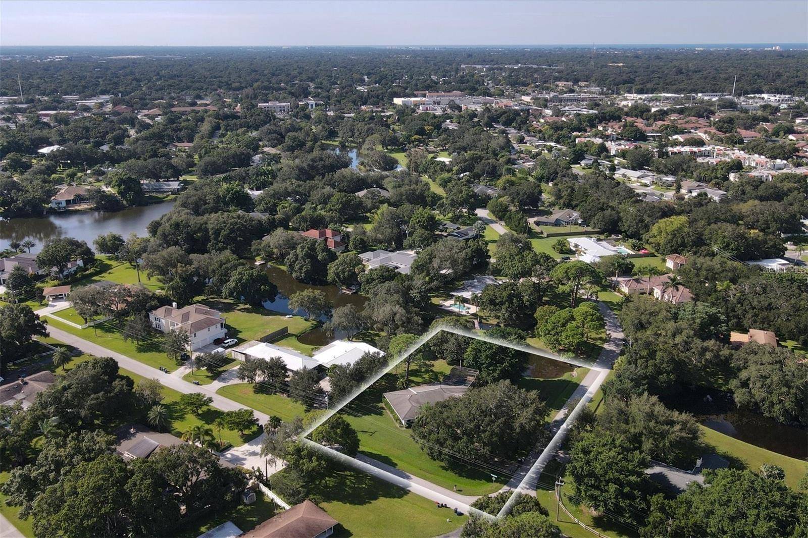 Sarasota, FL 34232,3010 E FOREST LAKE DR