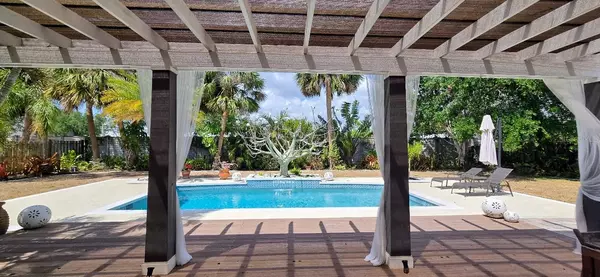 Sarasota, FL 34231,2115 ALVARADO LN