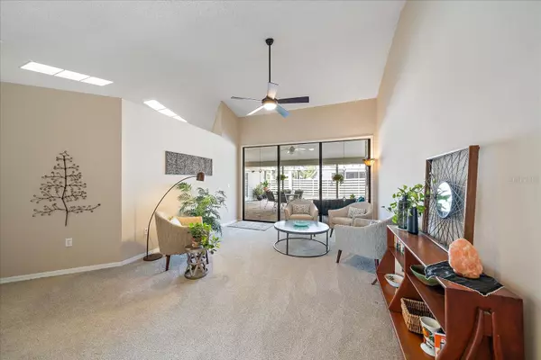 Sarasota, FL 34243,7984 GLENBROOKE LN