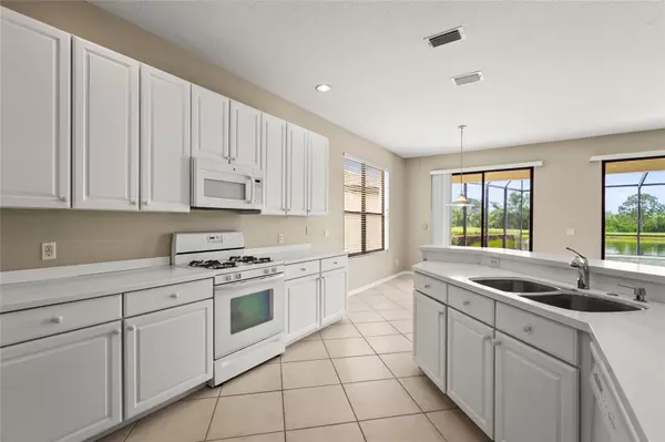 Sarasota, FL 34243,8118 STIRLING FALLS CIR