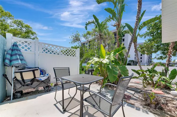 Sarasota, FL 34236,170 ROOSEVELT DR #2