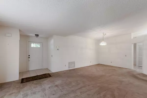 Bradenton, FL 34203,5712 GARDEN LAKES DR