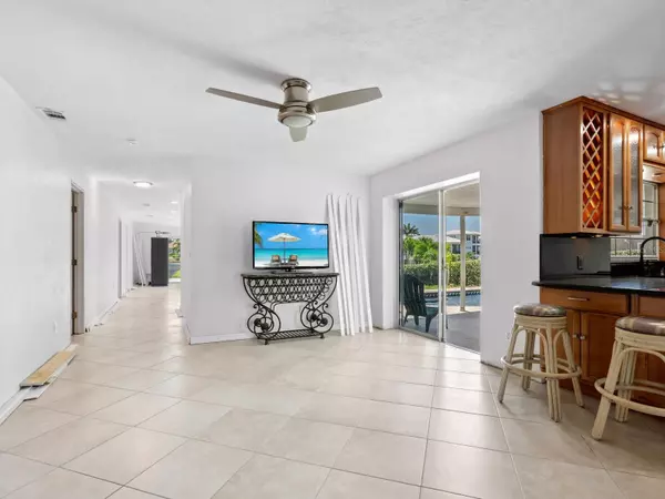 Sarasota, FL 34231,7779 HOLIDAY DR N
