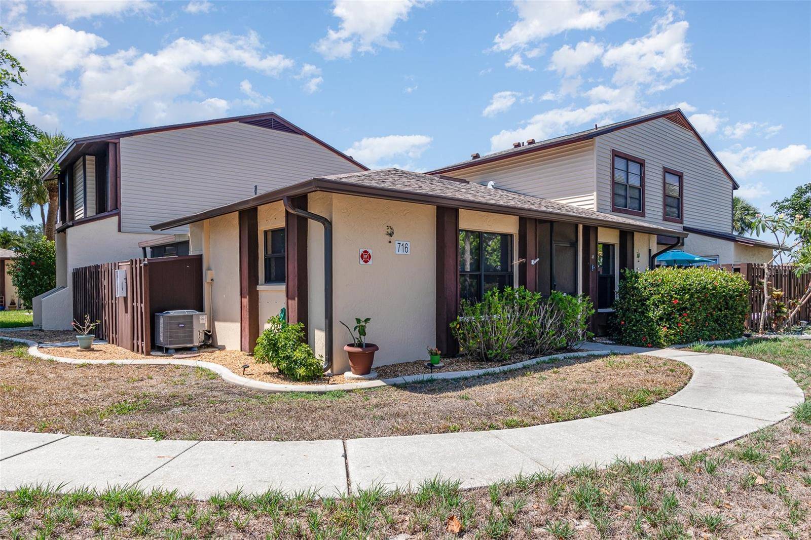 716 SE 12TH CT #31, Cape Coral, FL 33990