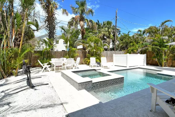 Holmes Beach, FL 34217,2908 GULF DR
