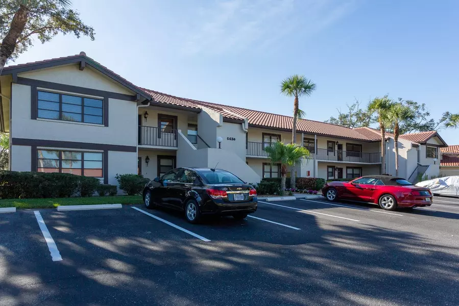 5630 GOLF POINTE DR #206, Sarasota, FL 34243