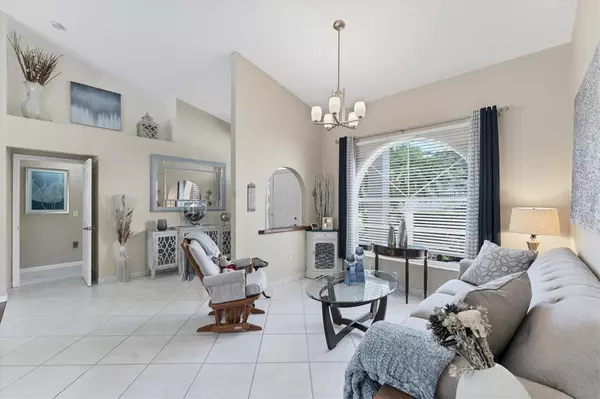 Bradenton, FL 34203,4585 DOVER STREET CIR E
