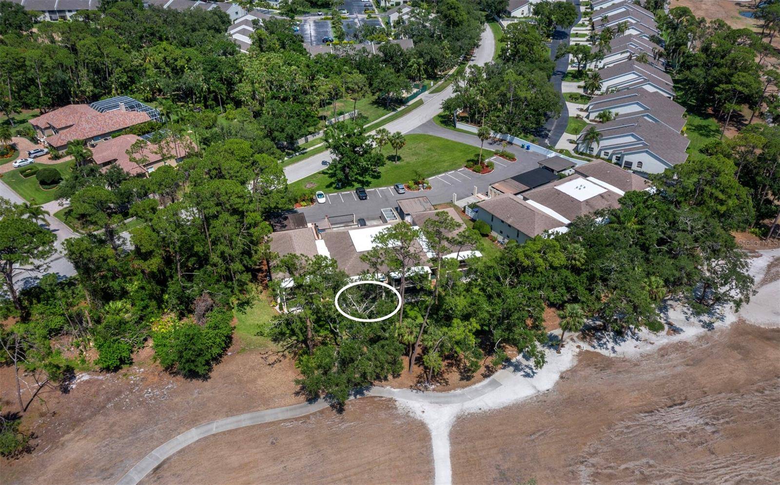 Sarasota, FL 34243,6110 COUNTRY CLUB WAY #102