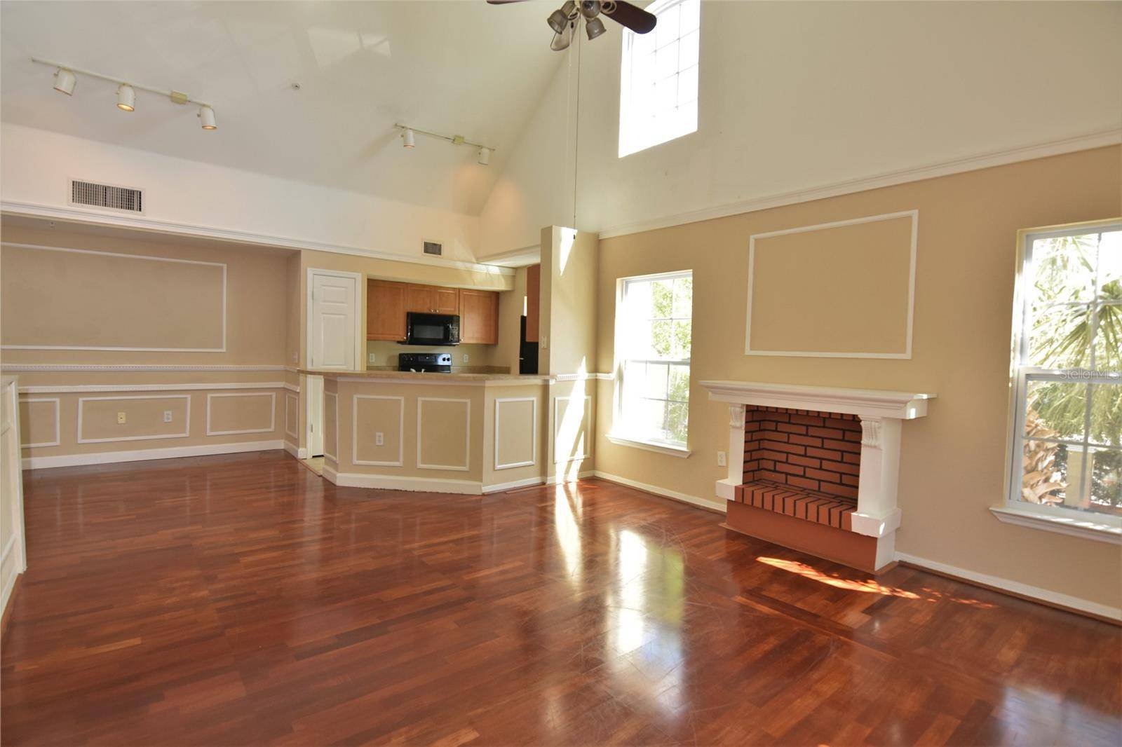 Sarasota, FL 34233,5711 SOLDIER CIR #201